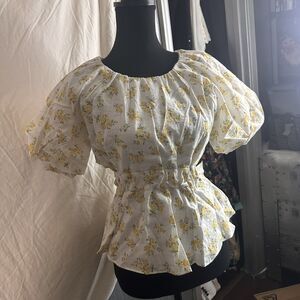 ASTR The Label XS WhiteYellow Floral Puff Sleeve Peplum Blouse NWT peekaboo back